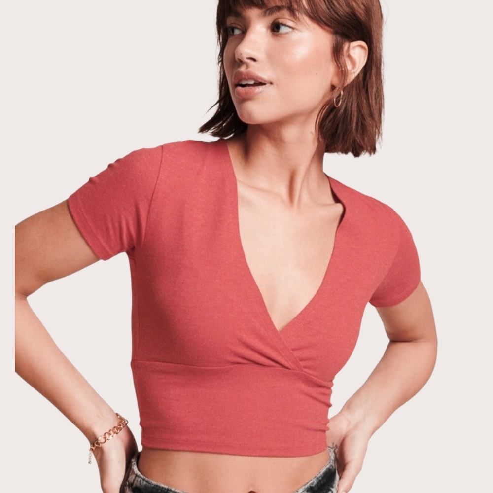 Rare ARITZIA SUNDAY BEST "Tiana" V-Neck Surplice Top